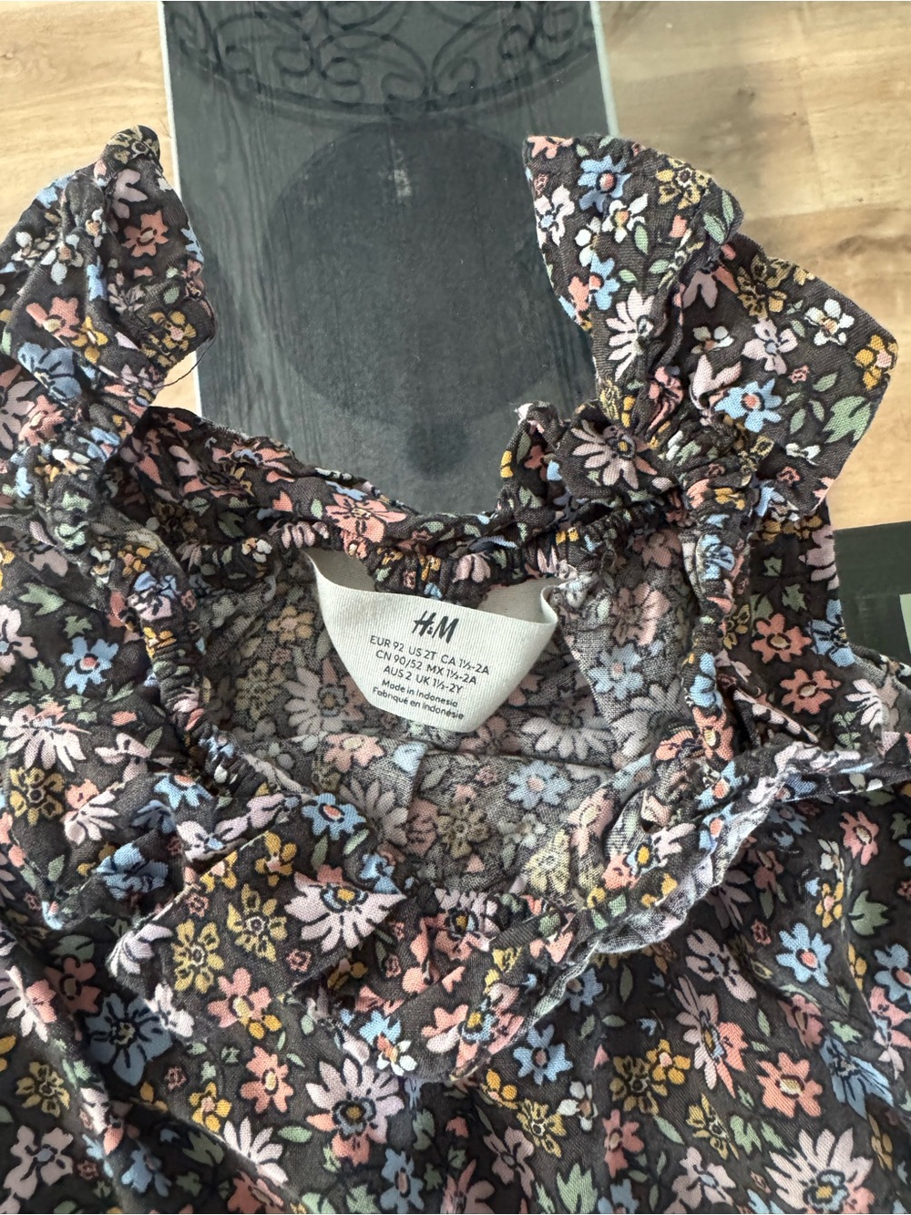 đź–¤H&M Floral Ruffle Neck Romper - 2T - Picture 2 of 2